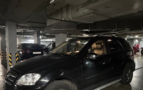Mercedes-Benz M-Класс, 2011 год, 1 900 000 рублей, 32 фотография