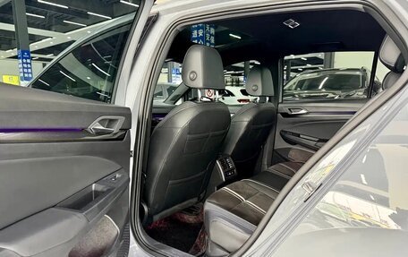 Volkswagen Golf VIII, 2023 год, 2 000 000 рублей, 5 фотография