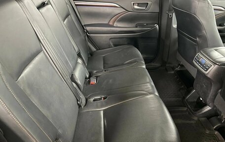 Toyota Highlander III, 2014 год, 2 499 000 рублей, 21 фотография