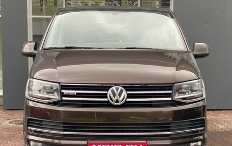 Volkswagen Multivan T6 рестайлинг, 2019 год, 3 999 000 рублей, 4 фотография
