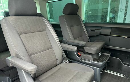 Volkswagen Multivan T6 рестайлинг, 2019 год, 3 999 000 рублей, 13 фотография