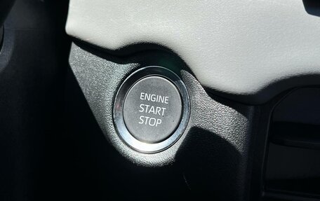Toyota RAV4, 2025 год, 3 890 000 рублей, 16 фотография