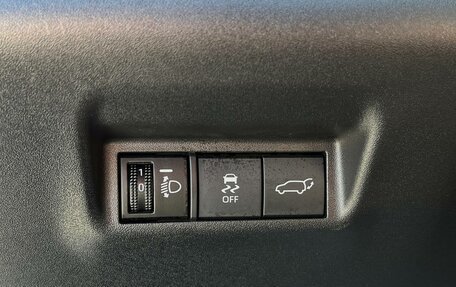 Toyota RAV4, 2025 год, 3 890 000 рублей, 24 фотография