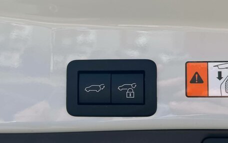 Toyota RAV4, 2025 год, 3 890 000 рублей, 30 фотография