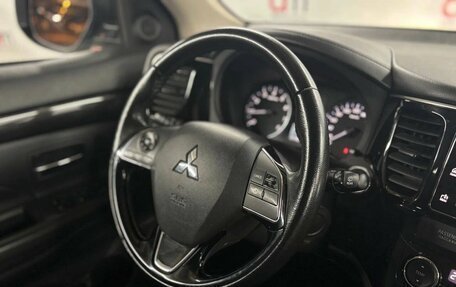 Mitsubishi Outlander III рестайлинг 3, 2018 год, 1 649 000 рублей, 13 фотография