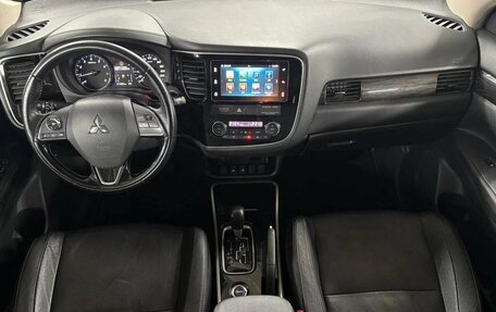 Mitsubishi Outlander III рестайлинг 3, 2018 год, 1 649 000 рублей, 9 фотография