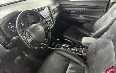 Mitsubishi Outlander III рестайлинг 3, 2018 год, 1 649 000 рублей, 10 фотография