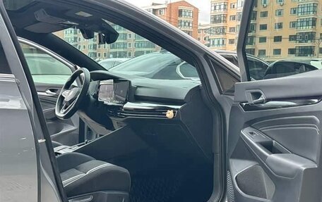Volkswagen Golf VIII, 2023 год, 2 450 000 рублей, 17 фотография