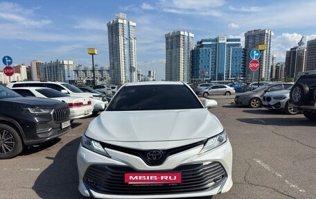 Toyota Camry, 2018 год, 2 700 000 рублей, 5 фотография
