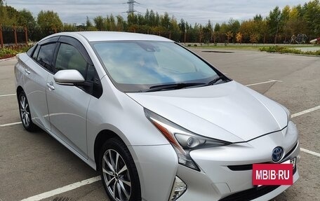 Toyota Prius IV XW50, 2017 год, 1 650 000 рублей, 2 фотография