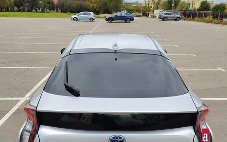 Toyota Prius IV XW50, 2017 год, 1 650 000 рублей, 5 фотография