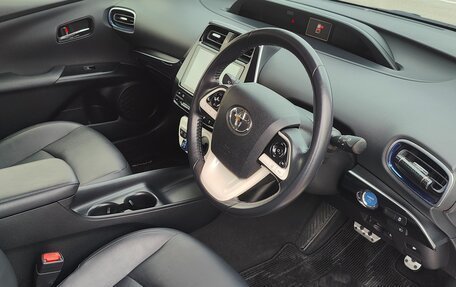 Toyota Prius IV XW50, 2017 год, 1 650 000 рублей, 9 фотография