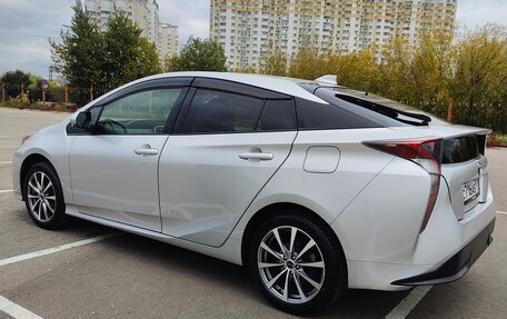 Toyota Prius IV XW50, 2017 год, 1 650 000 рублей, 6 фотография