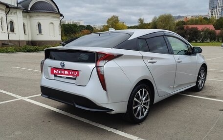 Toyota Prius IV XW50, 2017 год, 1 650 000 рублей, 4 фотография