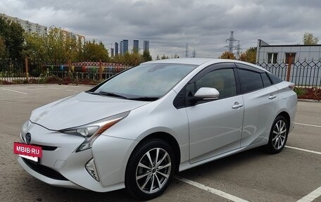 Toyota Prius IV XW50, 2017 год, 1 650 000 рублей, 8 фотография