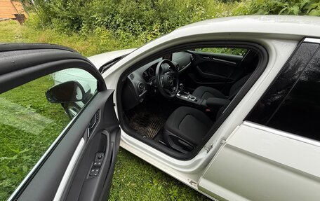 Audi A3, 2018 год, 2 300 000 рублей, 14 фотография