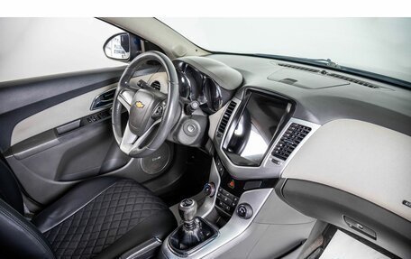 Chevrolet Cruze II, 2010 год, 619 000 рублей, 10 фотография