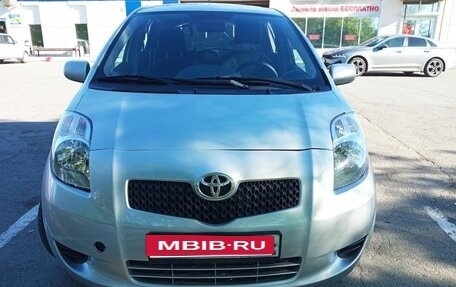 Toyota Yaris III рестайлинг, 2006 год, 390 000 рублей, 1 фотография