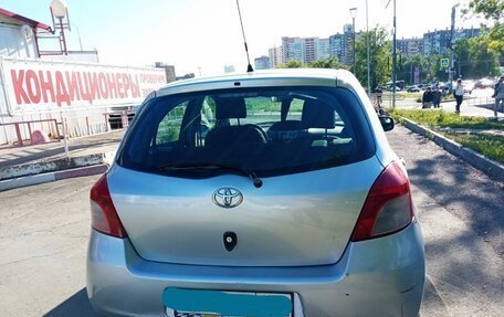 Toyota Yaris III рестайлинг, 2006 год, 390 000 рублей, 6 фотография