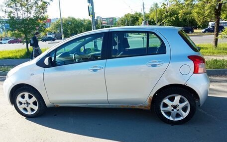 Toyota Yaris III рестайлинг, 2006 год, 390 000 рублей, 3 фотография