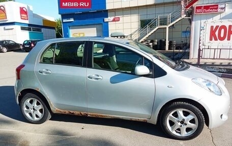 Toyota Yaris III рестайлинг, 2006 год, 390 000 рублей, 2 фотография