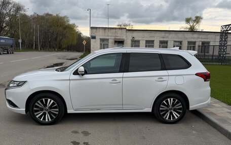 Mitsubishi Outlander III рестайлинг 3, 2022 год, 2 850 000 рублей, 1 фотография