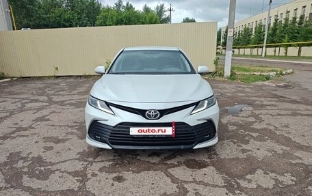 Toyota Camry, 2021 год, 2 350 000 рублей, 2 фотография