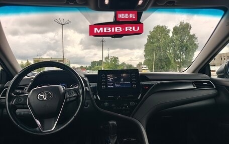 Toyota Camry, 2021 год, 2 350 000 рублей, 9 фотография