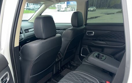 Mitsubishi Outlander III рестайлинг 3, 2022 год, 2 850 000 рублей, 12 фотография