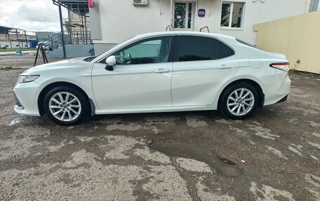 Toyota Camry, 2021 год, 2 350 000 рублей, 8 фотография