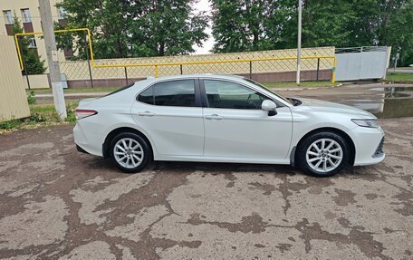 Toyota Camry, 2021 год, 2 350 000 рублей, 7 фотография
