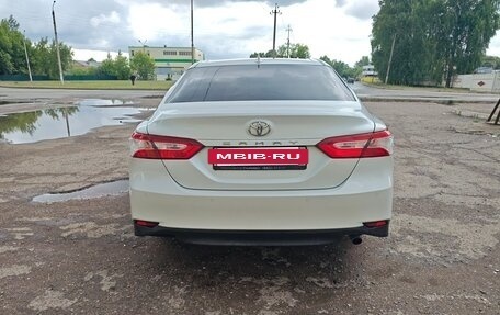 Toyota Camry, 2021 год, 2 350 000 рублей, 6 фотография