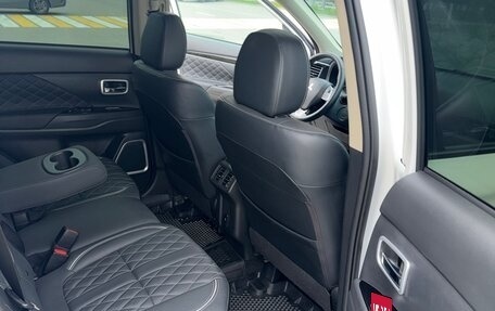Mitsubishi Outlander III рестайлинг 3, 2022 год, 2 850 000 рублей, 11 фотография