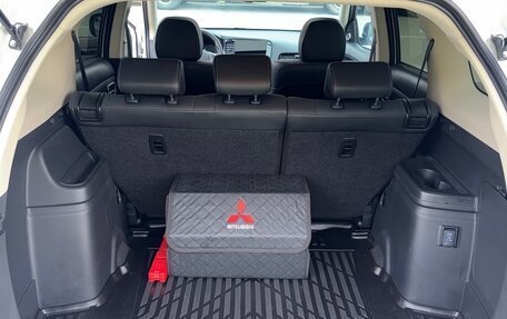 Mitsubishi Outlander III рестайлинг 3, 2022 год, 2 850 000 рублей, 13 фотография