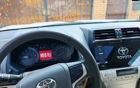 Toyota Land Cruiser Prado 150 рестайлинг 2, 2021 год, 5 050 000 рублей, 6 фотография