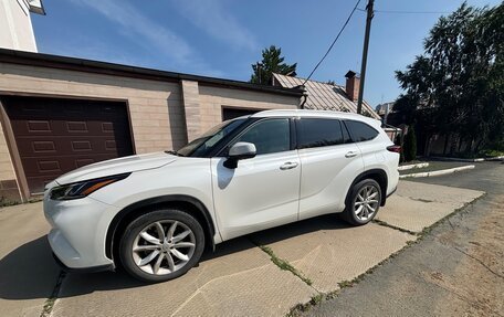 Toyota Highlander, 2020 год, 5 300 000 рублей, 3 фотография