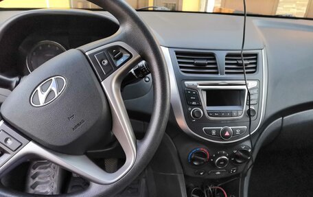 Hyundai Solaris II рестайлинг, 2016 год, 1 130 000 рублей, 1 фотография