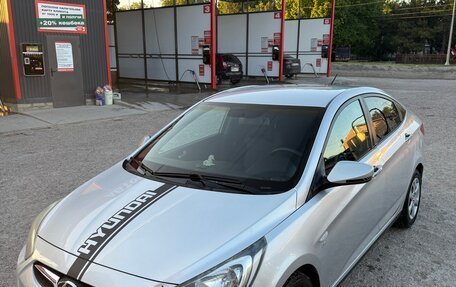 Hyundai Solaris II рестайлинг, 2011 год, 865 000 рублей, 13 фотография