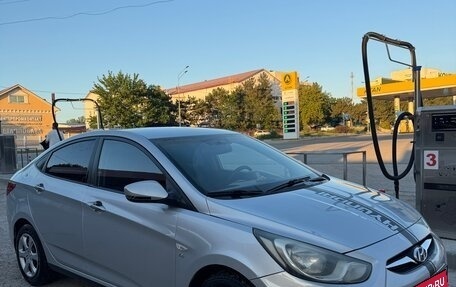 Hyundai Solaris II рестайлинг, 2011 год, 865 000 рублей, 17 фотография