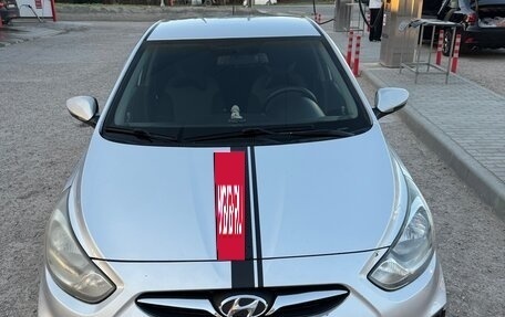 Hyundai Solaris II рестайлинг, 2011 год, 865 000 рублей, 15 фотография