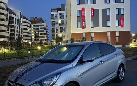 Hyundai Solaris II рестайлинг, 2011 год, 865 000 рублей, 3 фотография