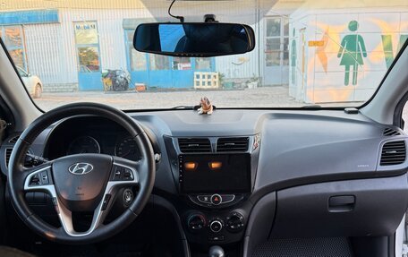 Hyundai Solaris II рестайлинг, 2011 год, 865 000 рублей, 22 фотография
