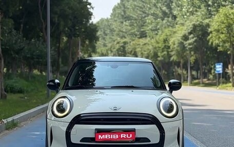 MINI Hatch, 2022 год, 1 710 000 рублей, 2 фотография