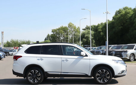 Mitsubishi Outlander III рестайлинг 3, 2021 год, 2 980 000 рублей, 4 фотография