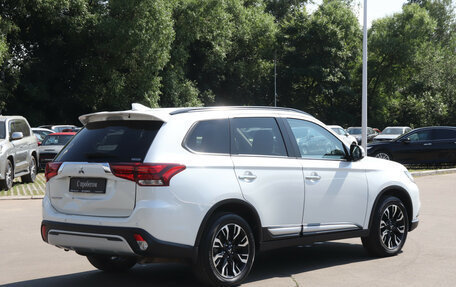 Mitsubishi Outlander III рестайлинг 3, 2021 год, 2 980 000 рублей, 5 фотография