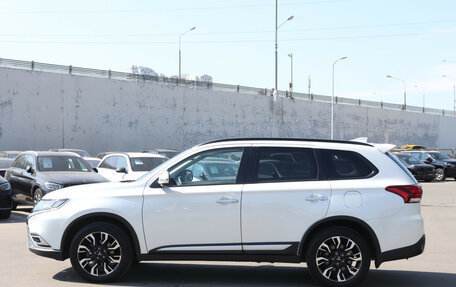 Mitsubishi Outlander III рестайлинг 3, 2021 год, 2 980 000 рублей, 9 фотография