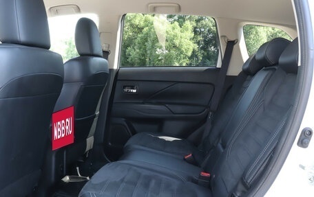 Mitsubishi Outlander III рестайлинг 3, 2021 год, 2 980 000 рублей, 11 фотография