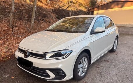 Volkswagen Polo VI (EU Market), 2022 год, 1 220 000 рублей, 2 фотография