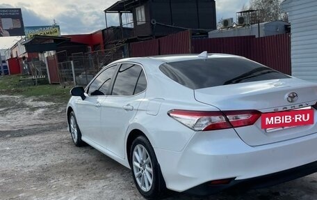 Toyota Camry, 2022 год, 2 600 000 рублей, 6 фотография