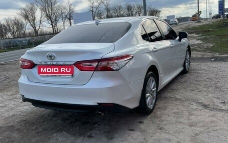 Toyota Camry, 2022 год, 2 600 000 рублей, 5 фотография